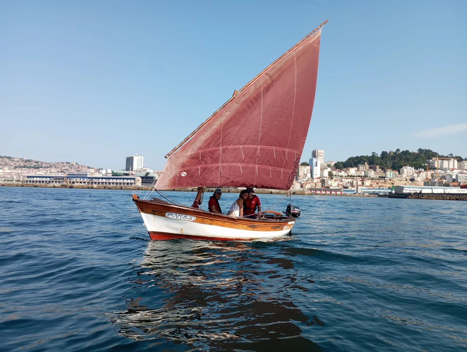 A Barola, bote da ría de Vigo